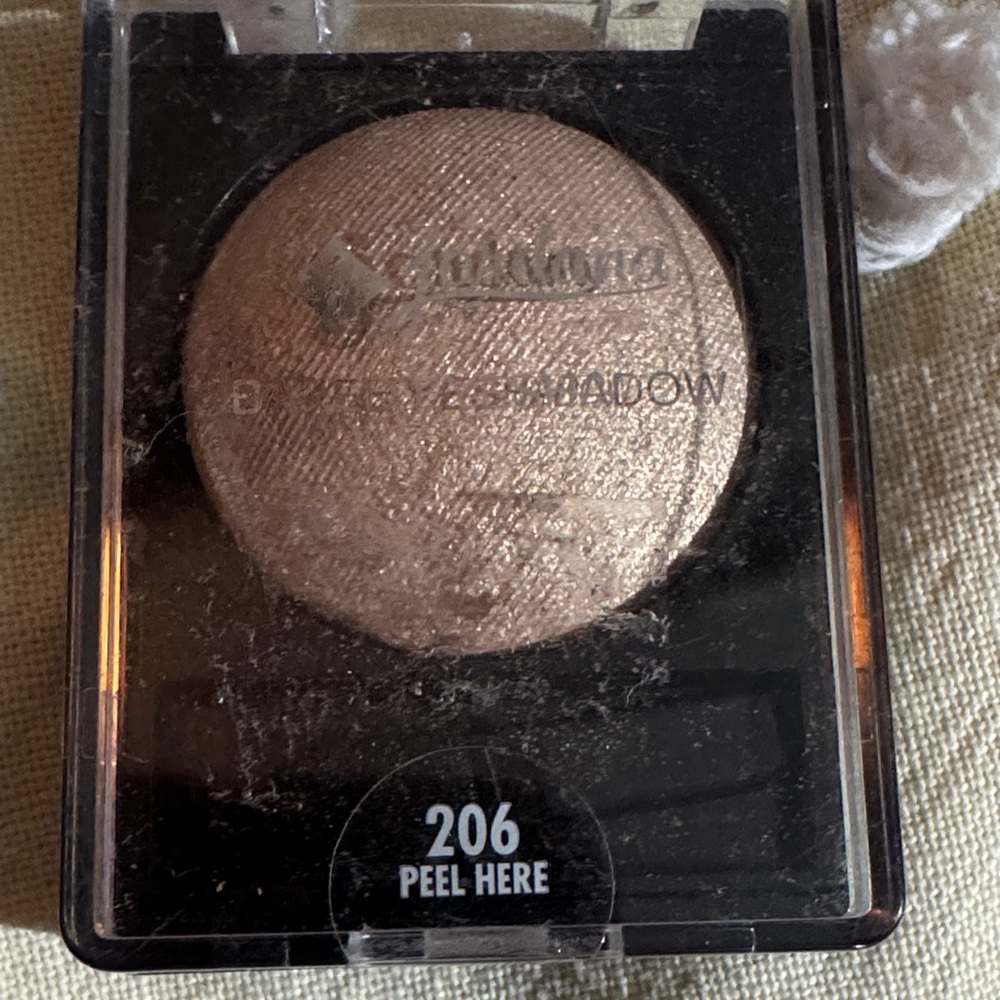 Shimmery Light Taupe Eyeshadow Single - 206